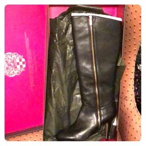 Vince Camuto size 9 m wide calf boot. Worn 1 time